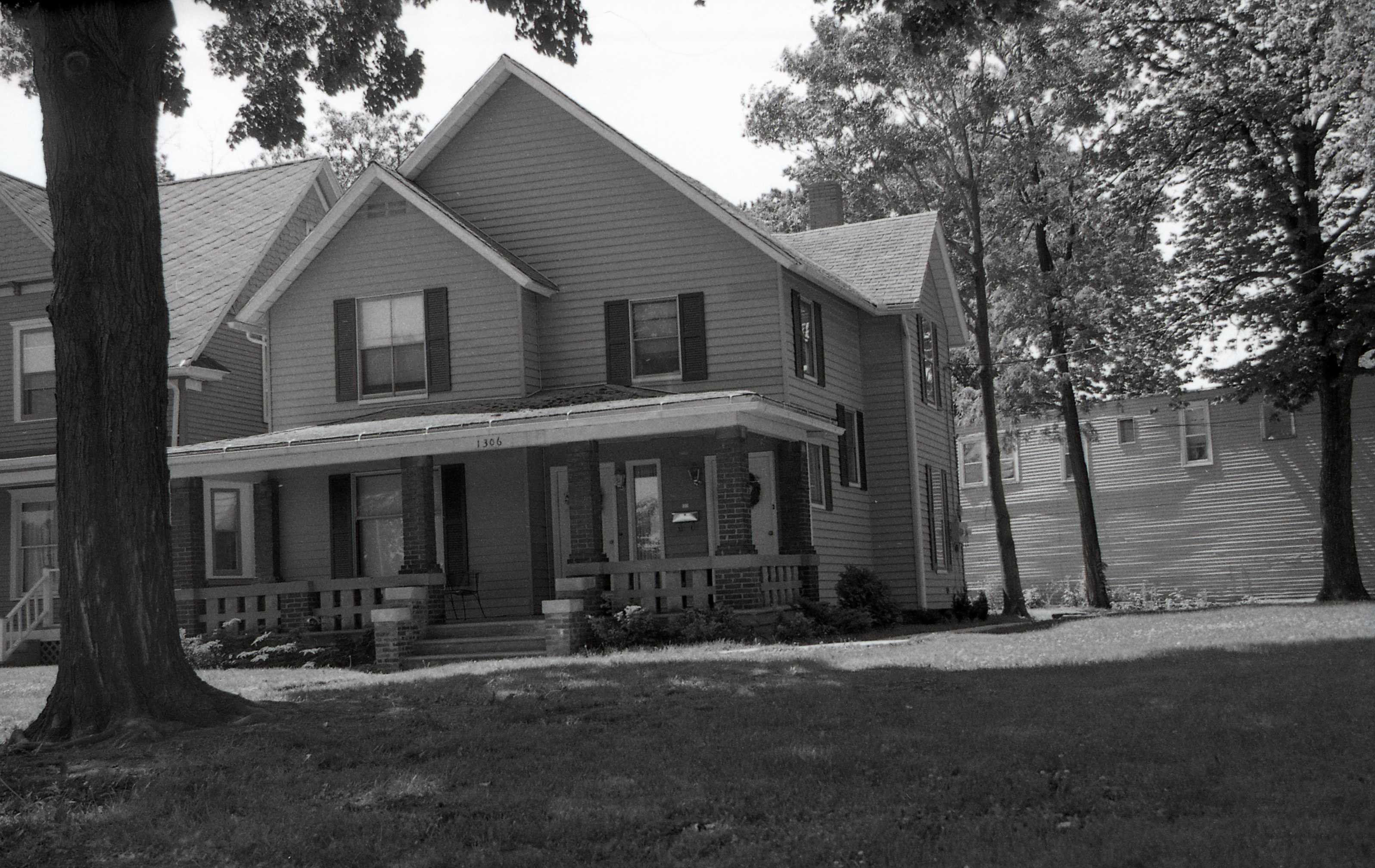 1306 Lincolnway East